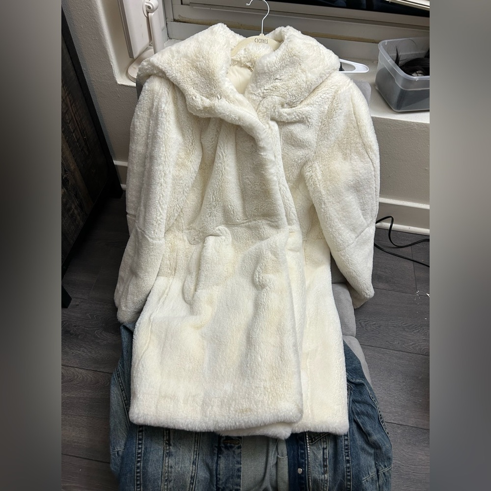 BCBGMAXAZRIA Faux Fur coat